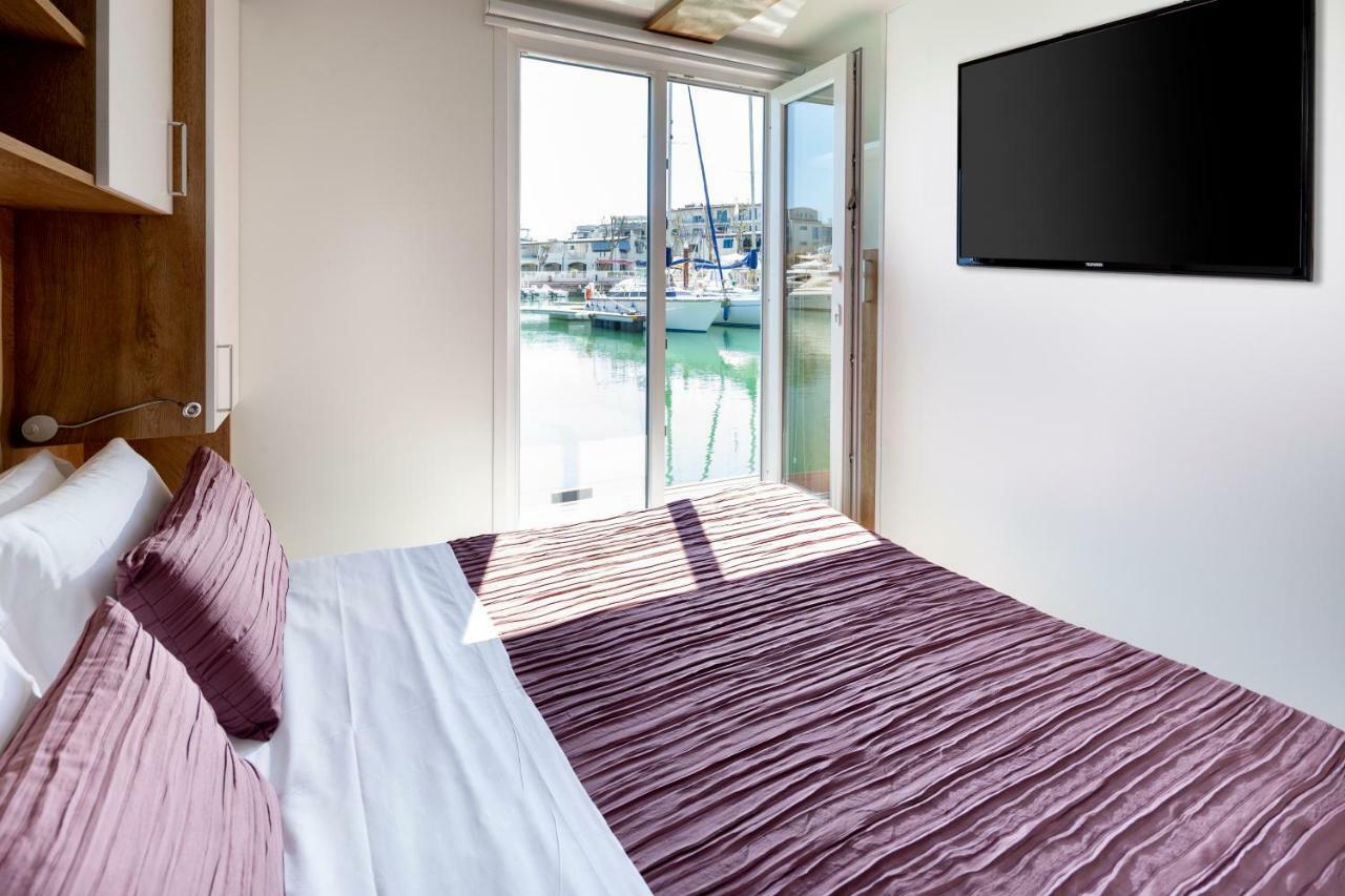 Portoverde Luxury Houseboat Misano Adriatico Exterior photo