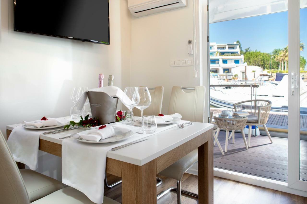 Portoverde Luxury Houseboat Misano Adriatico Exterior photo