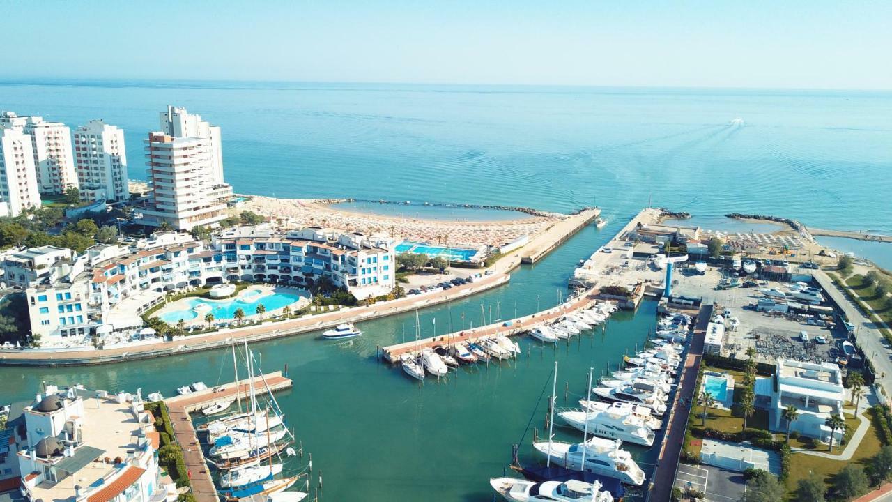Portoverde Luxury Houseboat Misano Adriatico Exterior photo